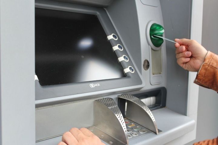 Как вернуть пропавшую в банкомате карту