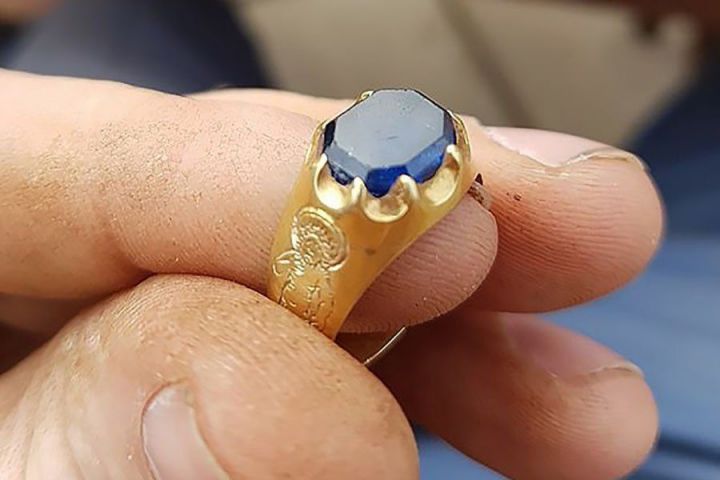 Найденное в лесу Робин Гуда золотое кольцо выставят на аукцион
