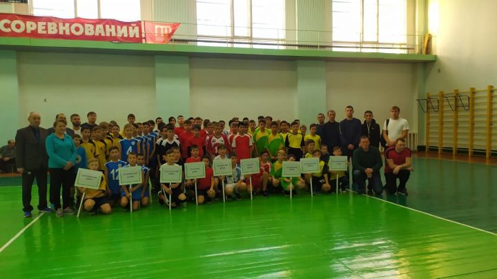 Юные волейболисты защитили честь района