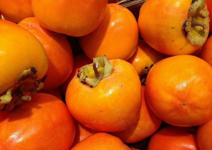 Хурма: нутрициолог рассказывает о пользе и вреде любимого осеннего фрукта