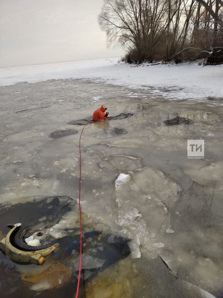 Рыбак на мотоцикле провалился под лед Меши в РТ и погиб