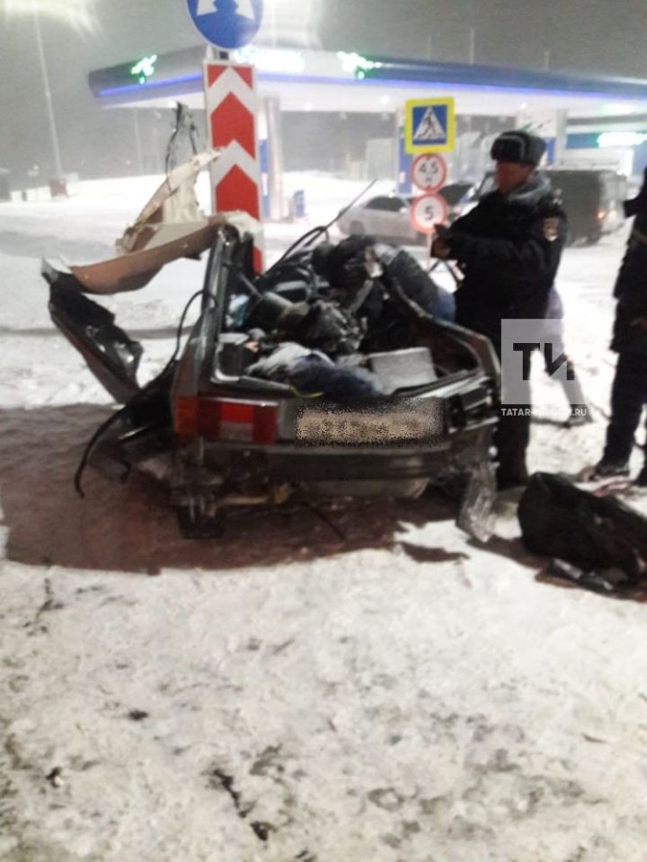 В Татарстане девушка на «Ладе» спровоцировала ДТП с фурой, в которой погибла сама и трое пассажиров