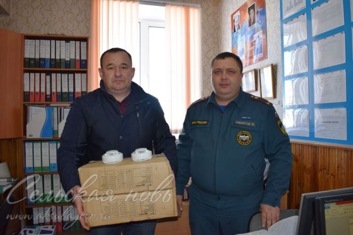 Аксубаевским семьям с детьми- инвалидами и находящимся в социально-опасном положении благотворитель подарил пожарные извещатели