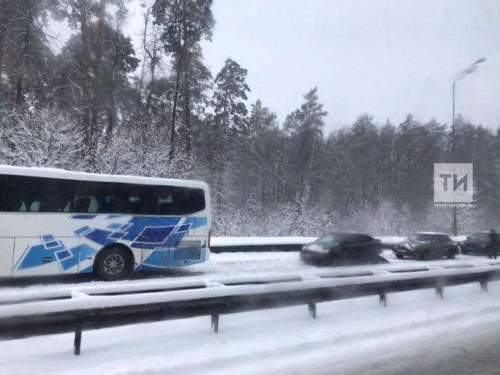Массовое ДТП с автобусом на Горьковском шоссе в Казани: есть пострадавшие