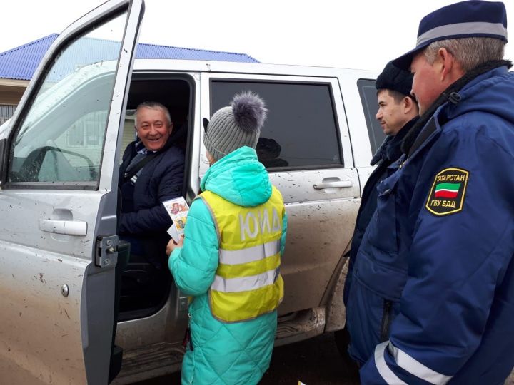 Аксубаевские ЮИДовцы участвовали в акции «Засветись» вместе с госавтоиспекторами