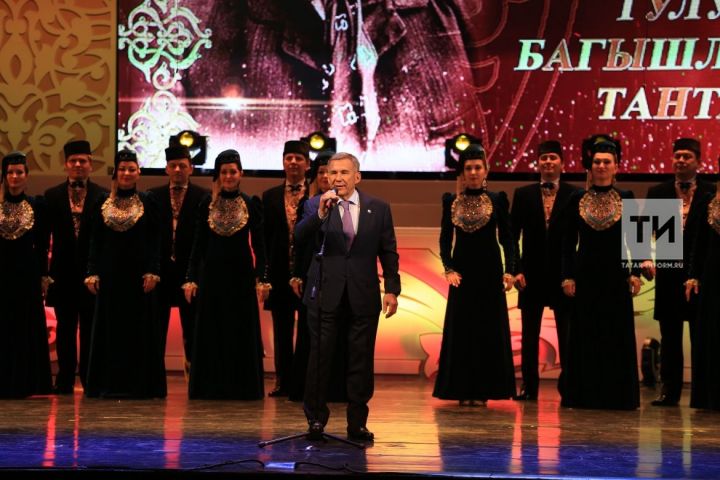 Минниханов поздравил татарстанцев с Днем родного языка и 133-летием со дня рождения Тукая