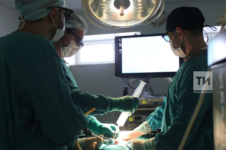 Малыша, родившегося с внутренними органами наружу, прооперировали в ДРКБ