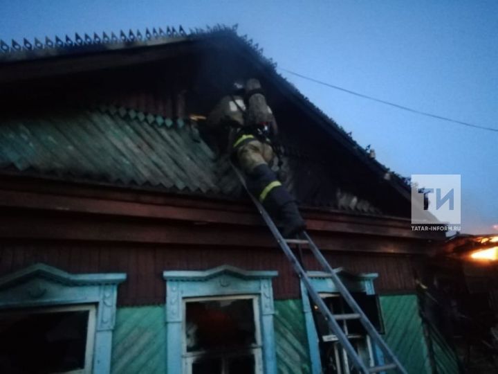 Следком изучает обстоятельства смертельного пожара в Бугульме, в котором погибли двое детей