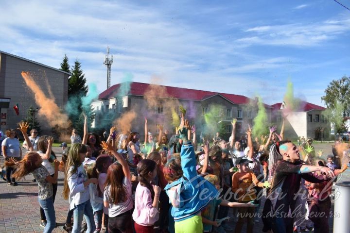 В минувшую субботу в поселке Аксубаево праздновали Всероссийский День молодежи.