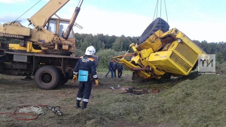 В Алексеевском районе погиб водитель перевернувшегося трактора