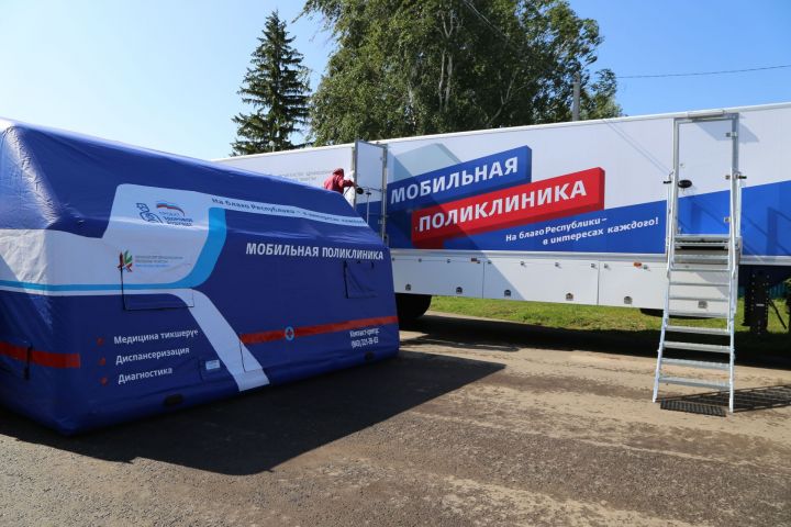 Работу первой из четырех мобильных медицинских поликлиник для обследования населения проверил Президент Татарстана Рустам Минниханов в Тетюшском районе.