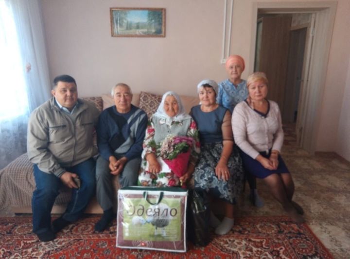 В Аксубаевском районе уроженка Республики Башкортостан отметила 90-летие