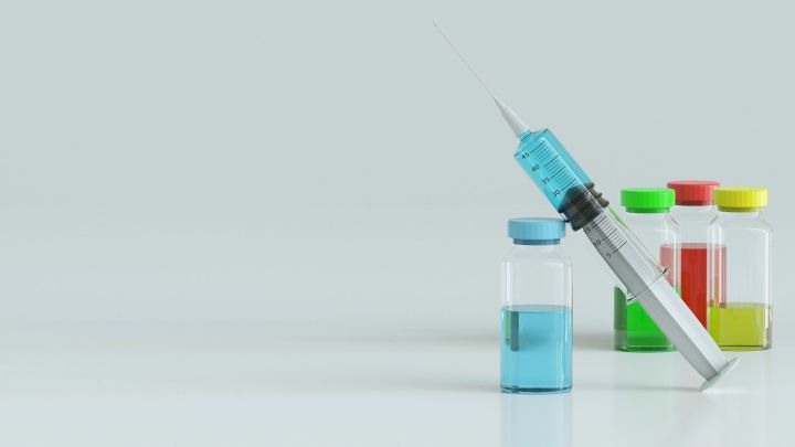 Большинство добровольцев перенесли вакцинацию "Спутником V" без последствий