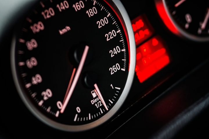Володин не поддержал идею о введении штрафов за превышение скорости на 1 км/ч