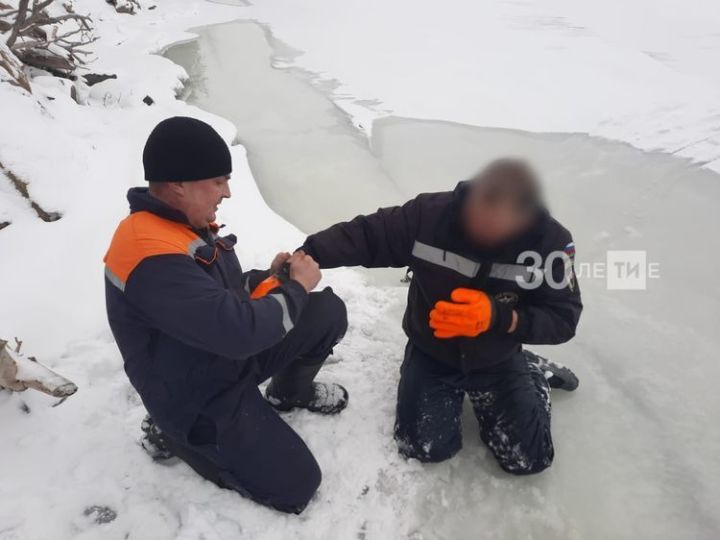 В Челнах спасли лыжника, провалившегося под лед