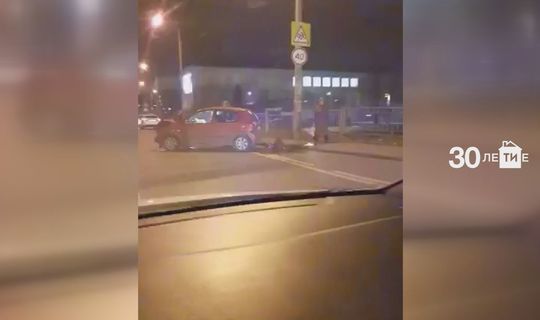 Видео последствий ДТП в Казани, где пьяный водитель малолитражки протаранил авто