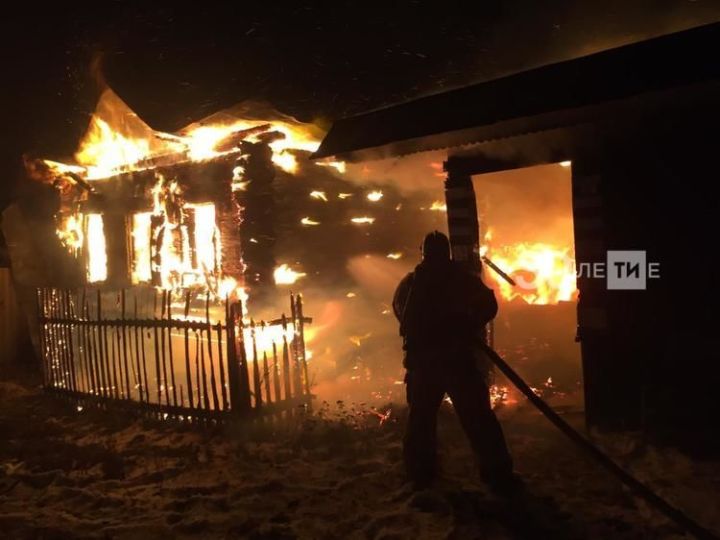 В Татарстане неосторожность с огнем привела к пожару, в котором погиб мужчина