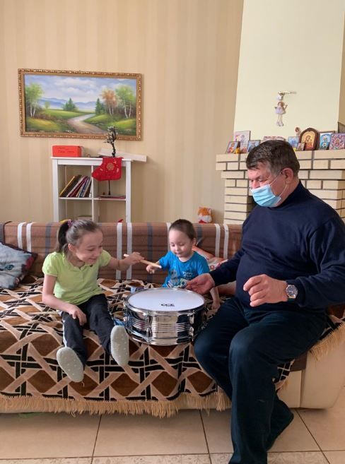 Глава Аксубаевского района Камиль Гилманов исполнил новогоднее пожелание девятилетней Аксиньи