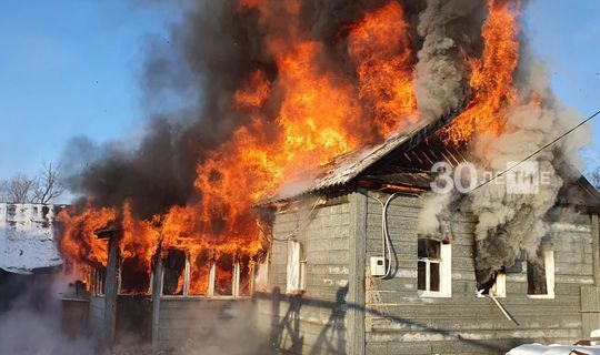 Мужчина получил ожоги рук, пытаясь потушить свой дом в Татарстане