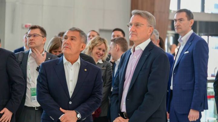 Минниханов и Греф ознакомились с выставкой инновационных разработок Татарстана