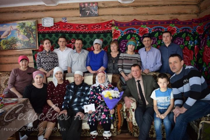 Аксубаевский ветеран на юбилей получила подарки и медаль