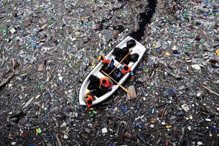 Установлено, куда исчезает пластиковый мусор из Мирового океана