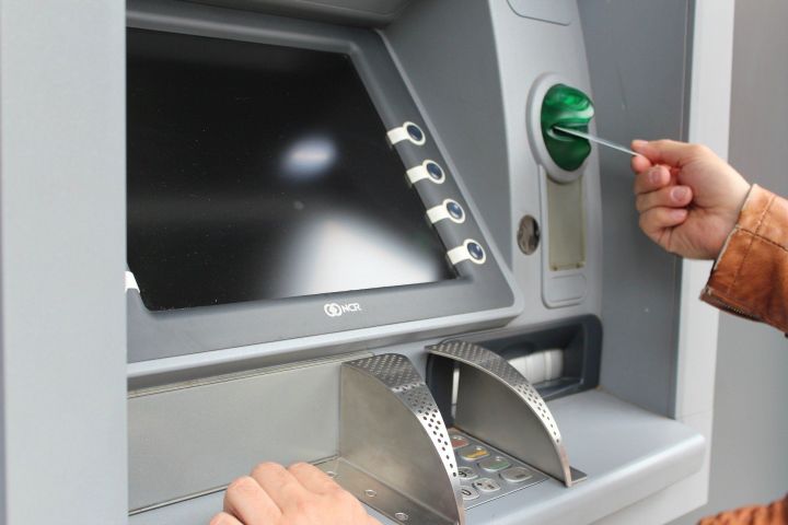 ЦБ рекомендовал банкам ограничить работу банкоматов с «циркулирующей» наличностью