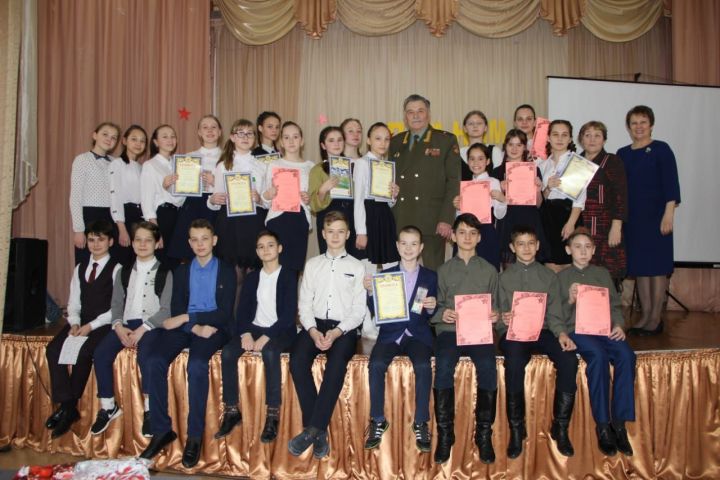 В Аксубаевской школе №3 прошел конкурс чтецов «Солдатами не рождаются»