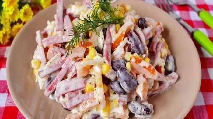 Салат из фасоли с колбасой и сухариками - рецепт автора Ivan S