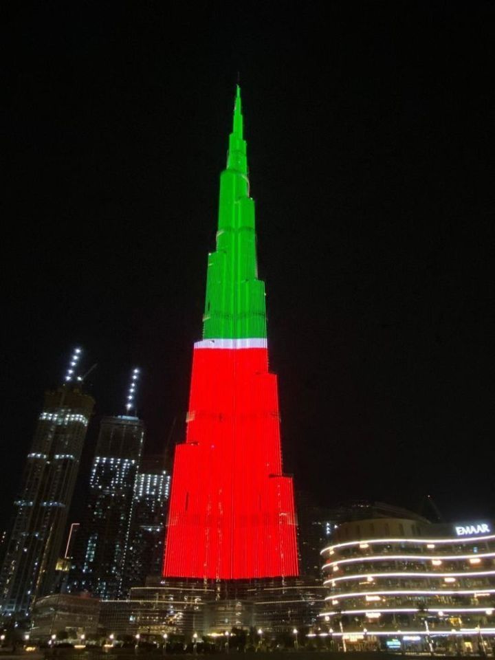 Цветами флага Татарстана подсветили небоскреб «Бурдж-Халифа» в Дубае