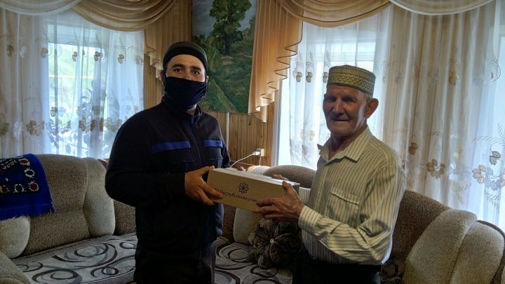 Мусульмане Аксубаевского района получили ифтары в ланч-боксах от фонда «Закят», продуктовые пакеты – от мухтасибата
