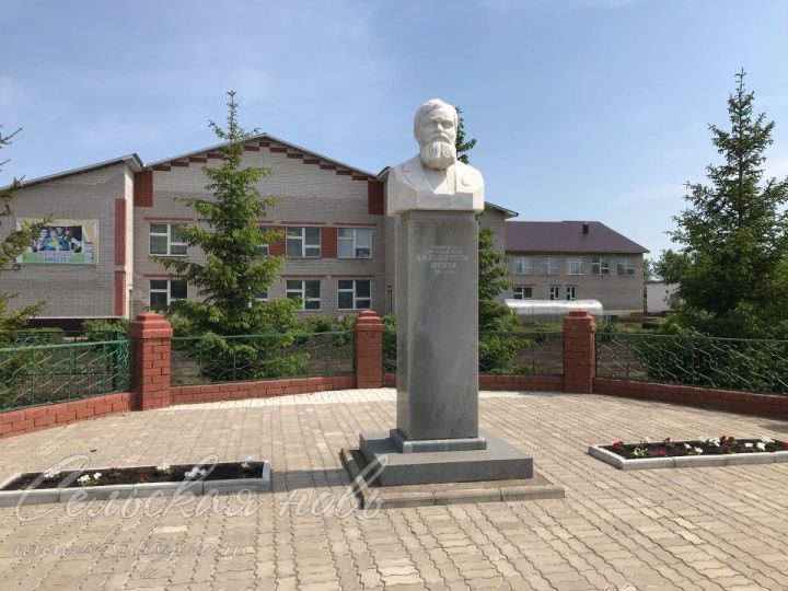Аксубаевская библиотека знакомит с наследием чувашского поэта и писателя