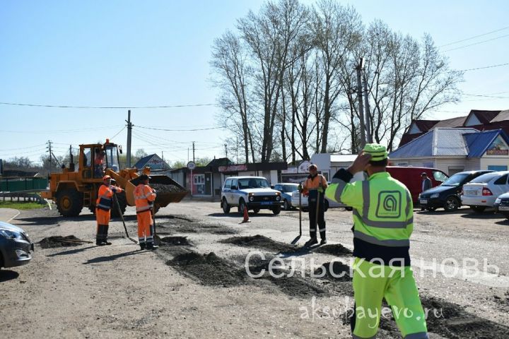 В Аксубаеве приступили к ямочному ремонту улиц