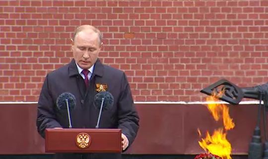 Путин поздравил жителей России с 75-летием Победы