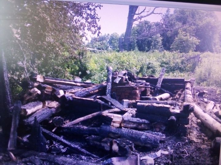 В Аксубаевском районе сгорела еще одна баня