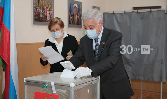 Председатель Государственного Совета Татарстана проголосовал по поправкам в Основной закон РФ
