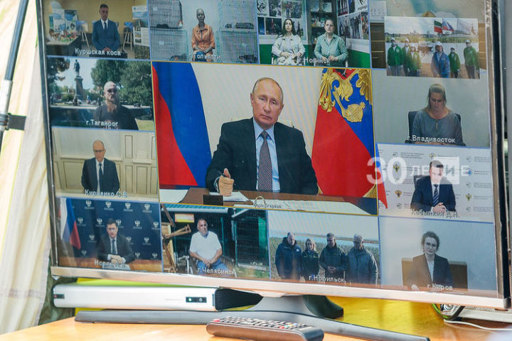 Владимир Путин в режиме видеоконференции провел встречу с экологами и экозащитниками из регионов России