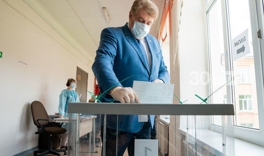 Андрей Кондратьев проголосовал по поправкам в Основной закон РФ