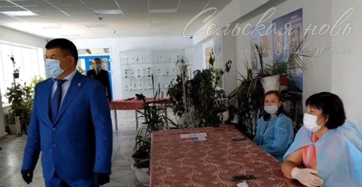 Глава Аксубаевского района посетил избирательные участки