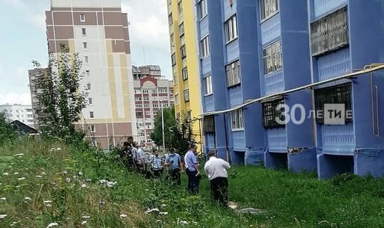 В Альметьевске трехлетний мальчик погиб, выпав с девятого этажа