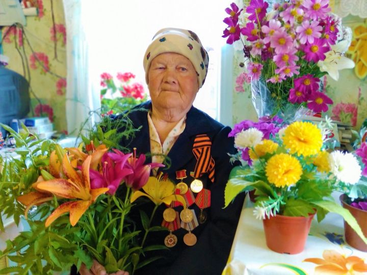 90 летний юбилей аксубаевского ветерана: и санитарка, и лесоруб