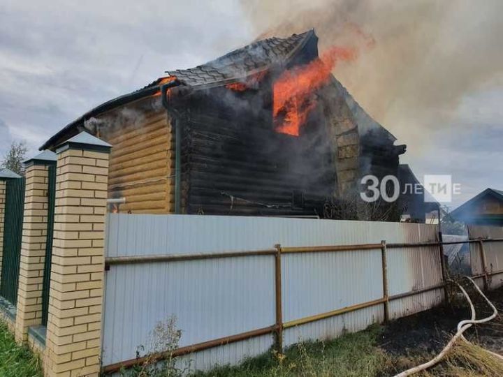 Загоревшийся в Татарстане частный дом тушили водой из Меши