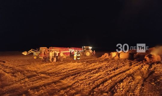 Ночью в Татарстане выгорел двухсотметровый склад с рулонами сена