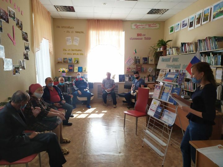 Аксубаевскую центральную библиотеку посетили отдыхающие центра «Нежность»