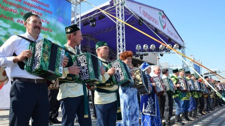 В столице Татарстана в рамках праздника «Играй, гармонь!» состоится флешмоб гармонистов
