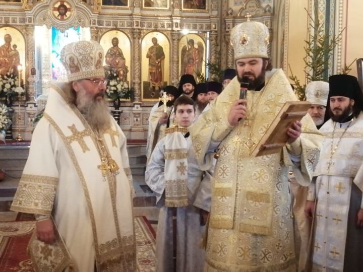 Митрополит Казанский и Татарстанский Кирилл возглавил Божественную литургию в Кафедральном соборе Альметьевска