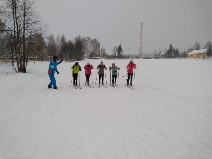 На новогодних праздниках аксубаевцы сыграли в волейбол и покатались на лыжах