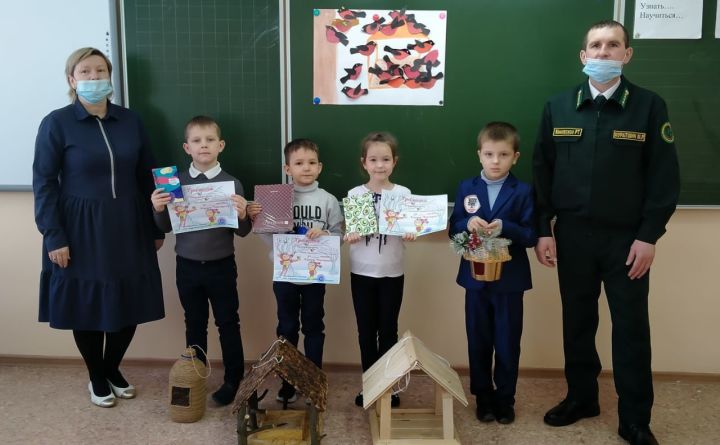 Аксубаевские школьники за лучшие кормушки получили награды