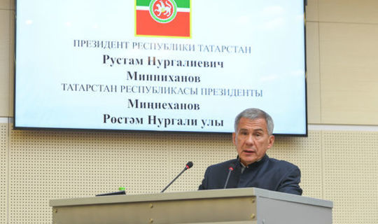 Татарстан Президенты: Авыр яшүсмерләр белән бергәләп һәм актив эшләргә кирәк