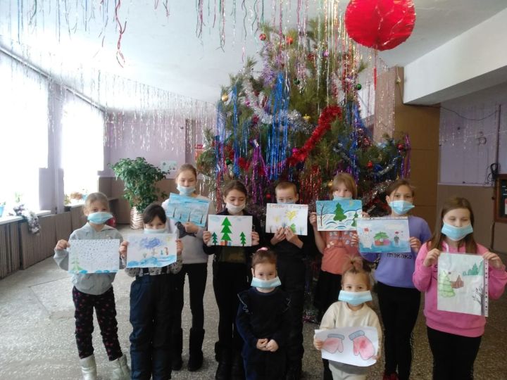 Аксубаевские дети рисуют зиму с удовольствием